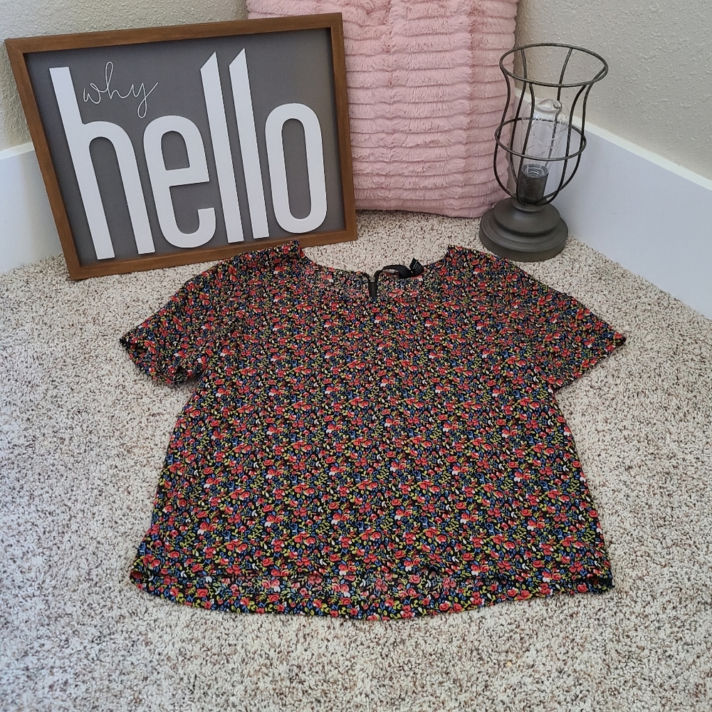 Fun & Flirt Size Small Floral with Zipper Back Top Size Small